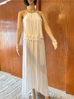 EUC/ Gracie white Maxie dress